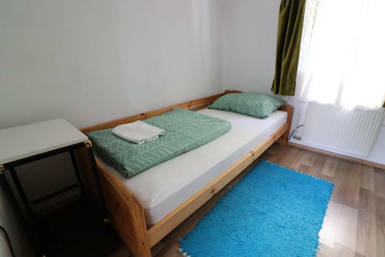 Guesthouse Veles Slovenska Bistrica Bagian luar foto